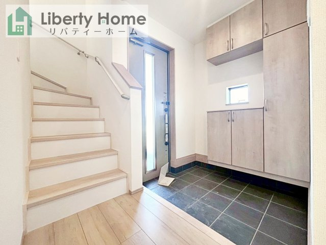 ひたちなか市足崎　新築戸建　B号棟の玄関