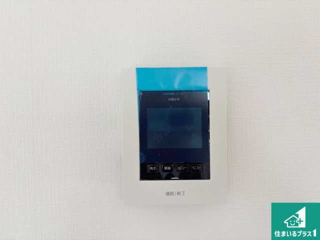 岸和田市門前町　第2期　新築一戸建ての防犯設備|カラーモニターインターホン！声だけでなく来訪者の姿や顔がモニターで確認できるので、小さなお子様がいらっしゃるご家庭でも安心できます！