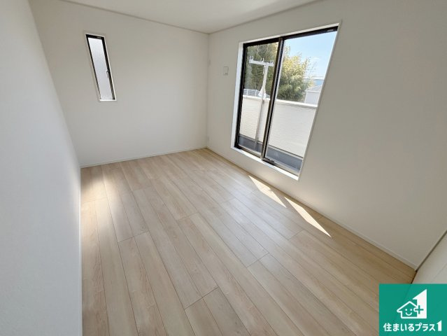 岸和田市門前町　第2期　新築一戸建ての洋室|シンプルな洋室は、自分好みのインテリアが楽しめます♪ご家族とインテリアや家具を選びに行くのは新築購入時の醍醐味の一つです。ぜひお楽しみください♪