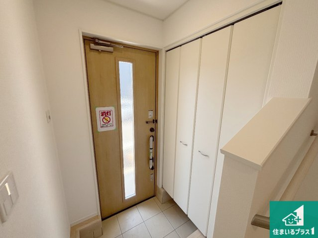 岸和田市門前町　第2期　新築一戸建ての玄関|シューズボックスにはたくさんの靴が収納できるので玄関周りはいつもスッキリ！ご家族が増えても安心！