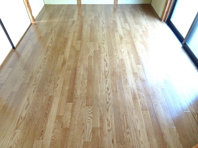 笠縫町貸家の洋室