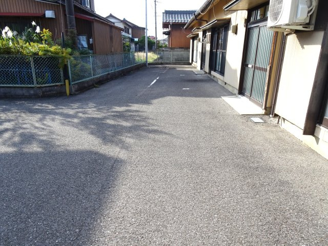 笠縫町貸家の駐車場