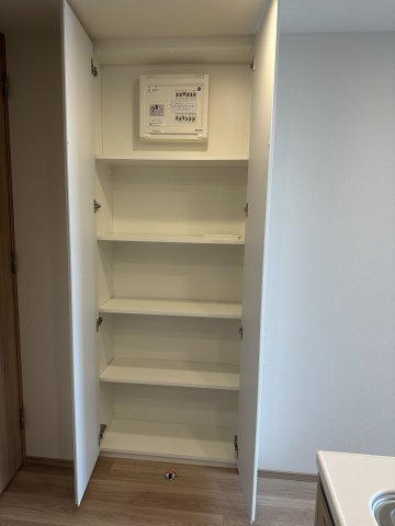 川崎市多摩区西生田３丁目の賃貸マンションの収納