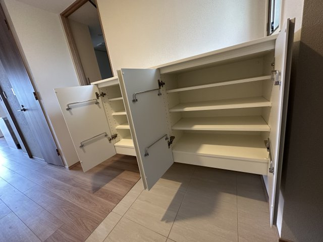 川崎市多摩区西生田３丁目の賃貸マンションの収納