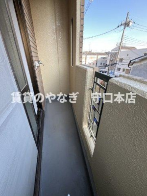 【バルコニー】 | シルクルーム３番館 | 暖かな日差しのふりそそぐバルコニー