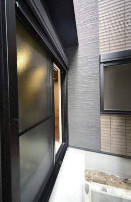 【バルコニー】 | Heim Komorelia | 開放的で明るい空間を演出してくれるバルコニーです