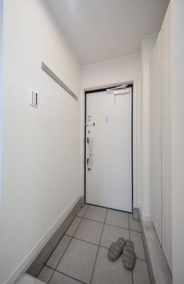 【玄関】 | Heim Komorelia | 収納もある玄関です