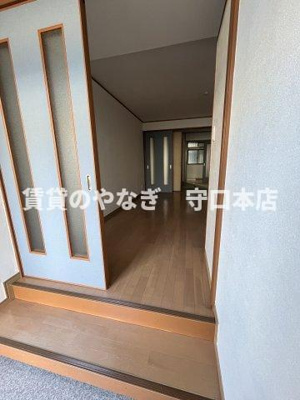 【玄関】 | 江端文化西 | 明るい玄関です