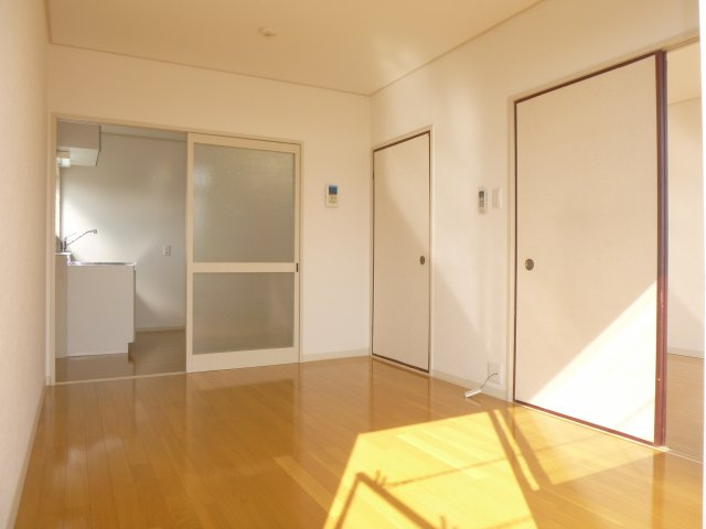 ダイワティアラ津田沼Ⅳの居間・リビング|洋室２部屋です