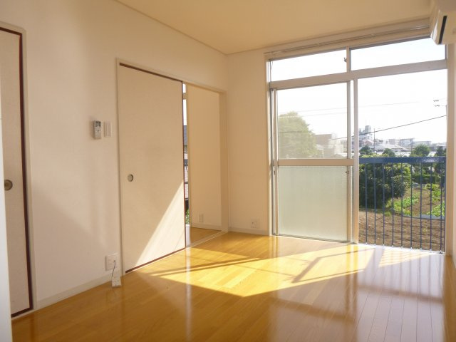 ダイワティアラ津田沼Ⅳの寝室|日当たりの良い洋室です