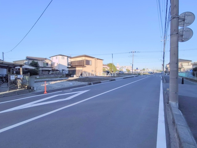 草加市青柳8丁目 新築分譲住宅 全2棟 2号棟の前面道路含む現地写真