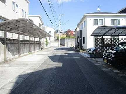 広島市安佐南区長楽寺１丁目　中古一戸建ての前面道路含む現地写真