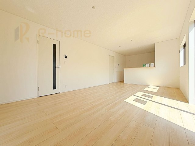 つくば市若森第1　新築戸建て　2号棟の居間・リビング|広くて明るいＬＤＫ♪ ゆったりくつろげるリビングスペースで、ご家族皆様の笑顔が溢れます。