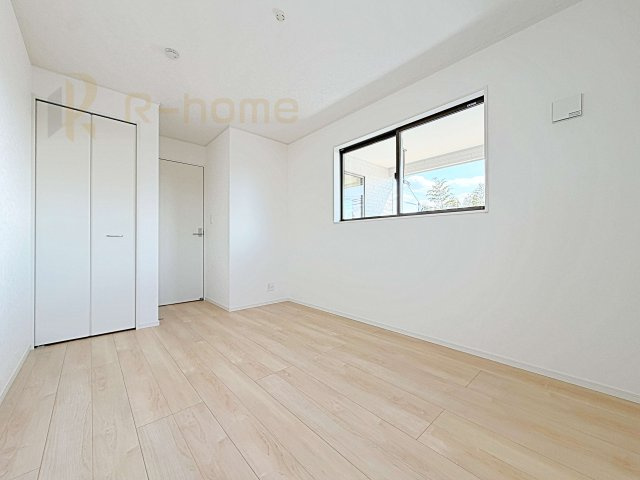 つくば市若森第1　新築戸建て　2号棟の洋室|お部屋のサッシにはペアガラスを採用、高い断熱性による省エネと結露対策に有効です♪