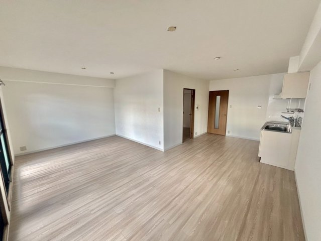 ハイツマエダ2の居間・リビング