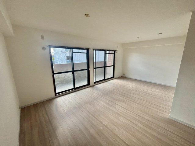 ハイツマエダ2の居間・リビング