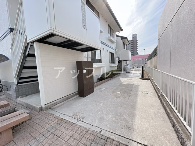 グリーンパーク井上 A棟のエントランス