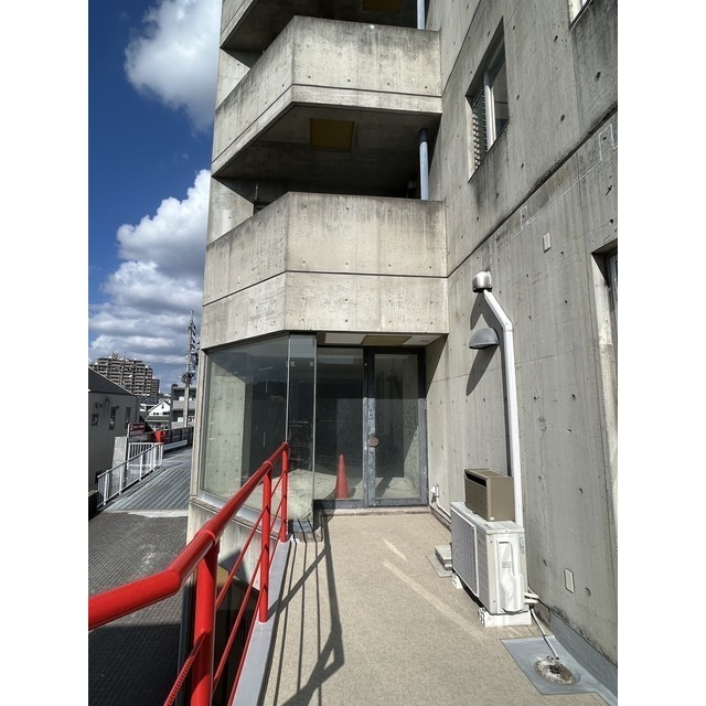 アクセスストリートの外観