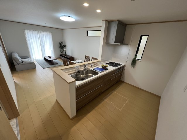 所沢市岩岡のキッチン|対面キッチンにより会話をしながらのお料理が可能