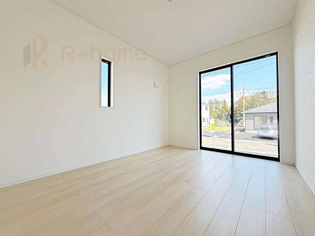 つくば市若森第1　新築戸建て　4号棟の洋室|2面窓の風通しの良い洋室です♪差し込む暖かな陽当たりで、室内がくつろげる空間に早変わりです♪