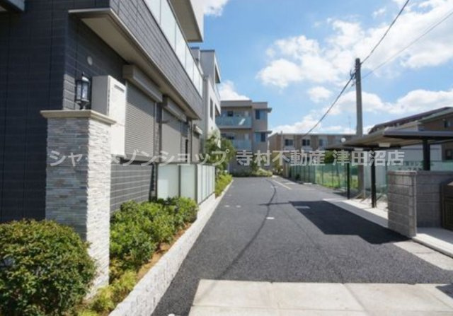 シャルムガーデンの駐車場