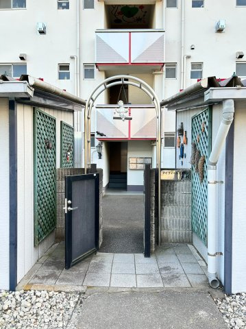 アイフィールド大泉　Ａ棟のエントランス