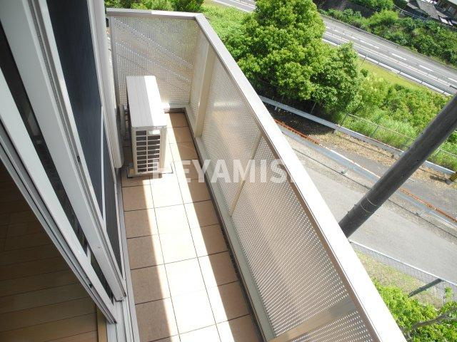 シャーメゾングリーン C棟のバルコニー