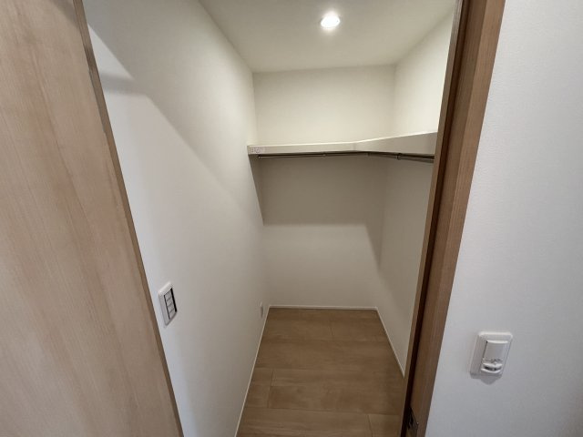 廊下部分のウォークインクローゼットです