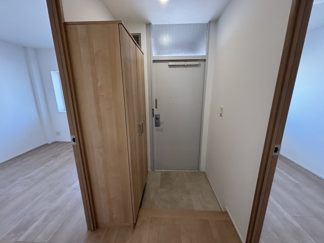 シューズボックス付きの玄関です
