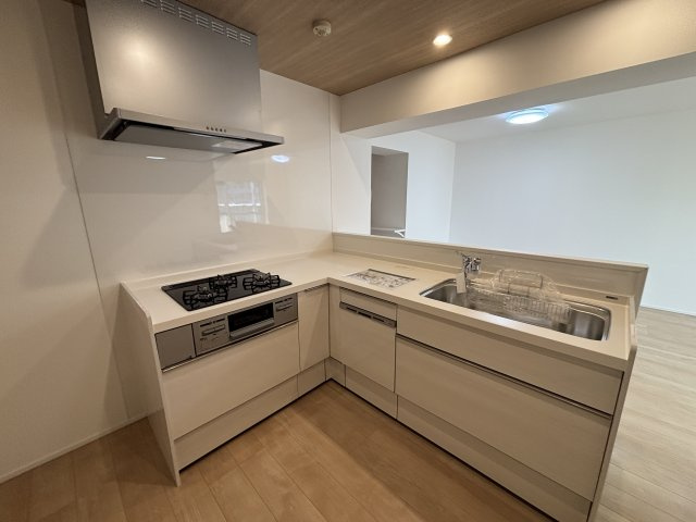 食洗機付きL字キッチンです。