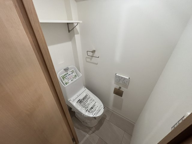 温水洗浄便座付きのトイレです