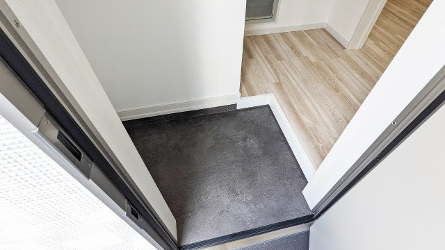 ナウハウス山本南の玄関