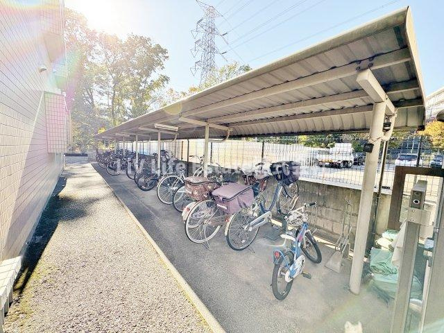 フォーレス向原の駐車場