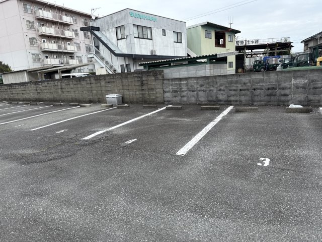 ミストラル下手野の駐車場