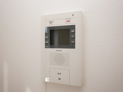 【セキュリティ】 | オリエンタル南堀江 | モニター付きインターホンです