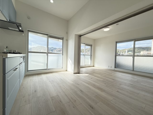 ワコーレ須磨本町の居間・リビング