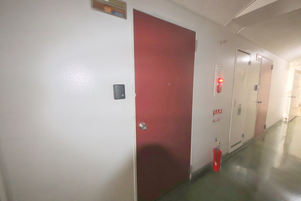 生駒市東新町の賃貸マンションのエントランス