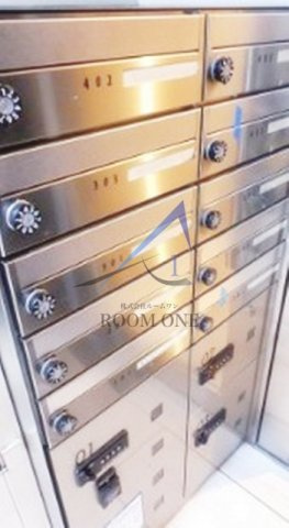 GR西荻窪のその他共用部分|集合ポストと宅配ボックスです。