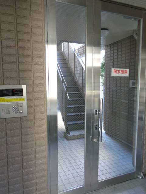 アクアコートのエントランス|安心のオートロック付エントランス