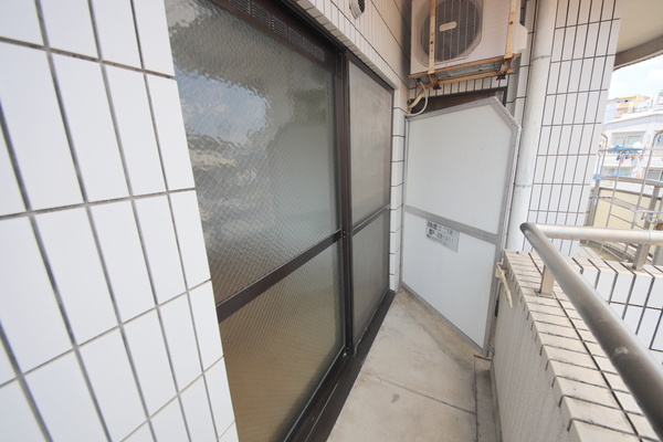 生駒市東新町の賃貸マンションのバルコニー