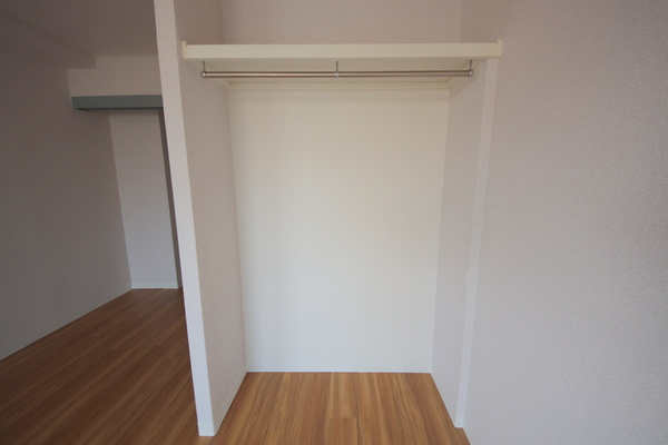 生駒市東新町の賃貸マンションの収納