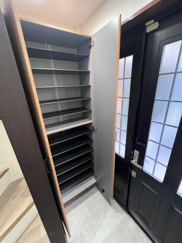 加納8丁目中古戸建の収納|■大容量のシューズボックス♪