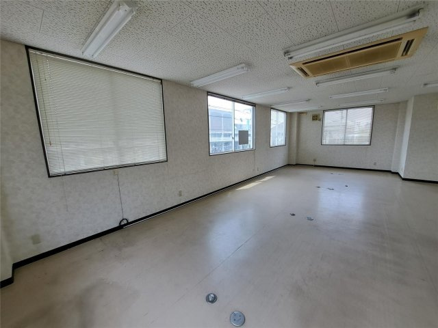 アイビルの玄関