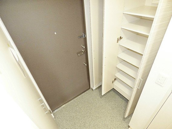 サニープレイス西芦屋2号館の玄関