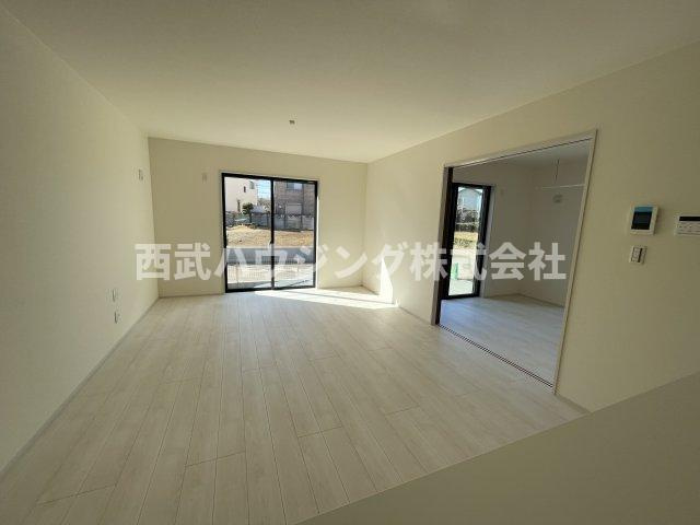 【仲介手数料無料】所沢市北野全２棟１号棟　所沢市の新築住宅なら西武ハウジング　の居間・リビング