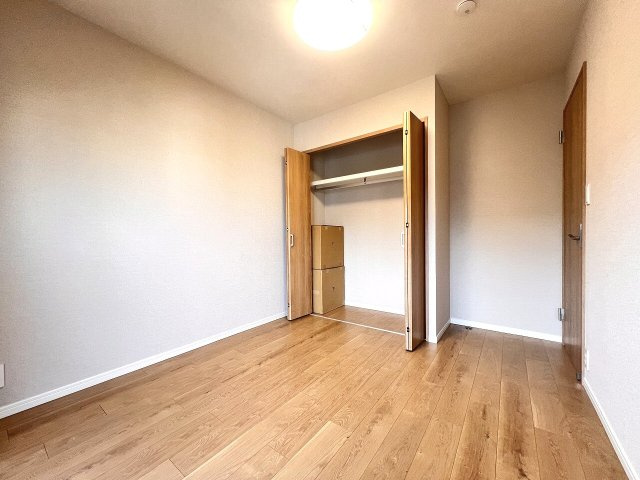 【寝室】 | 成増ローヤルコーポ　（成増店） | クローゼットがあり収納量も豊富です