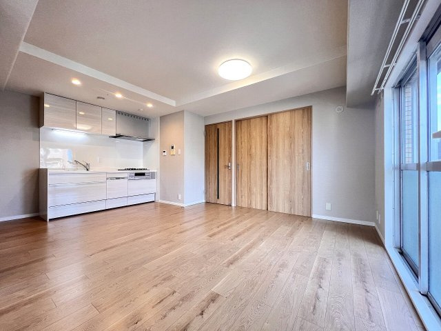 【居間・リビング】 | 成増ローヤルコーポ　（成増店） | LDK17.2帖とゆったりくつろぎのマイホーム・全室天井・壁クロス貼替済。