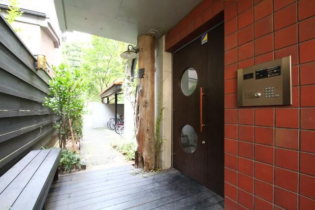 桜館のエントランス