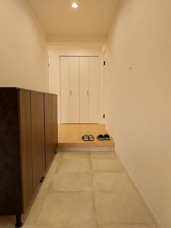 夙川台サンハイツA棟の玄関