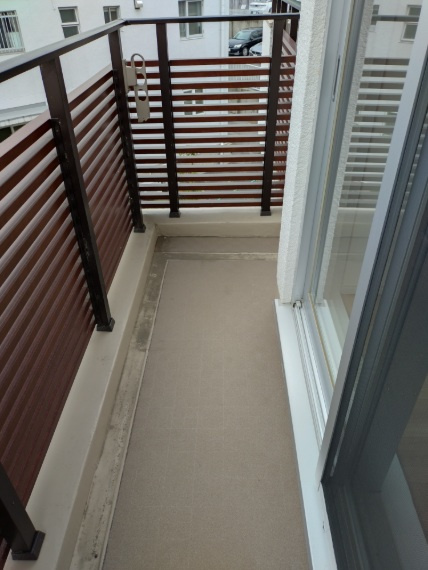 夙川台サンハイツA棟のバルコニー